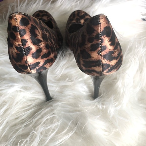 Bamboo Cheetah Print Platform Heels - Picture 4 of 6